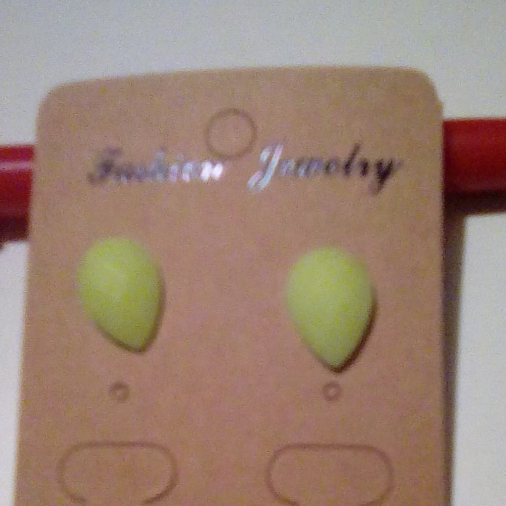 Women's Leafy Earrings